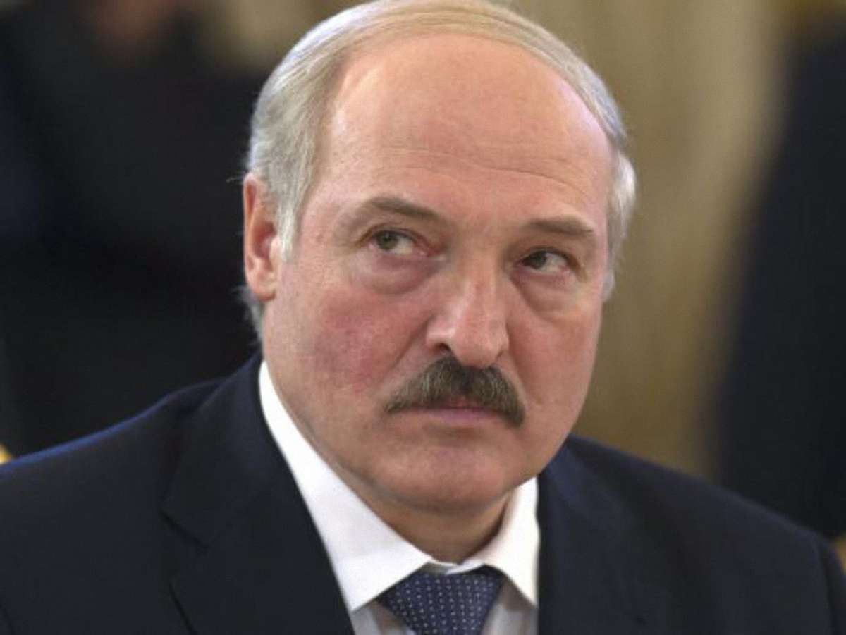 Лукашенко каже, що не відправить уряд у відставку