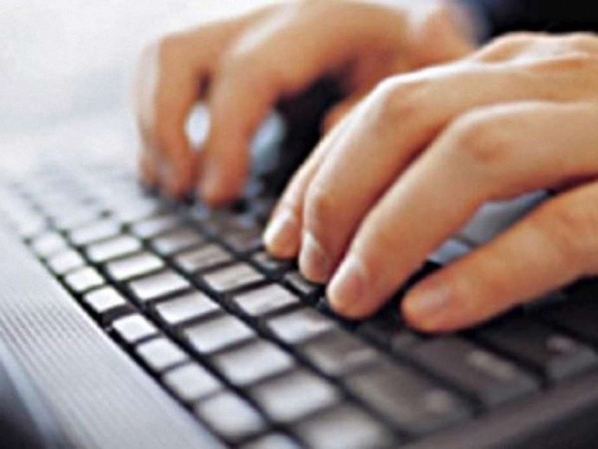 Шахраї в Інтернеті пропонують за гроші реєструватися на ЗНО, - МОН