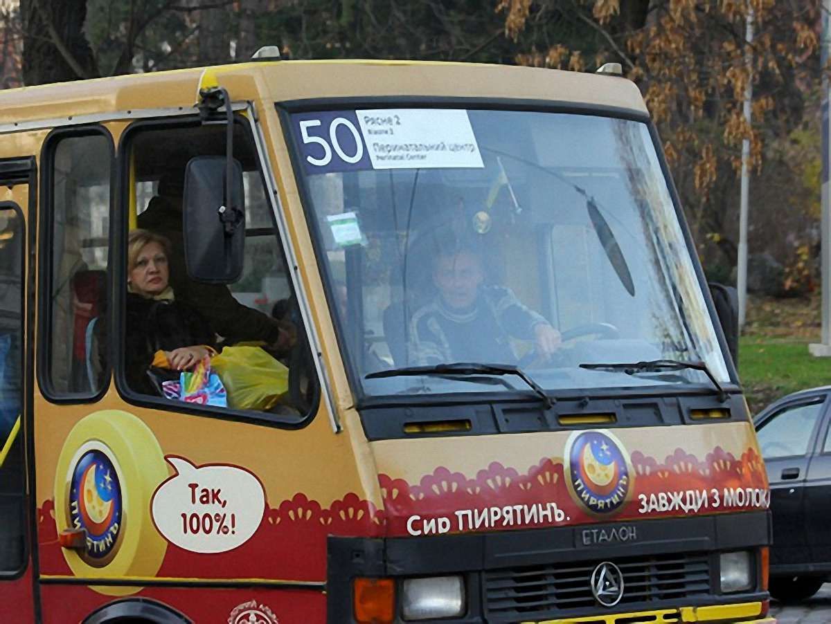У Львові на проспекті Чорновола загорілася маршрутка