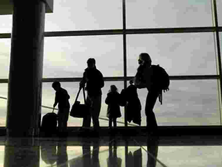 Українка покинула 10-річного сина в аеропороту Чилі, щоб поїхати на море