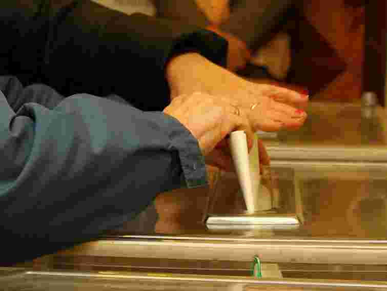 Спостерігачі від Партії регіонів скаржаться, що їм досі не заплатили