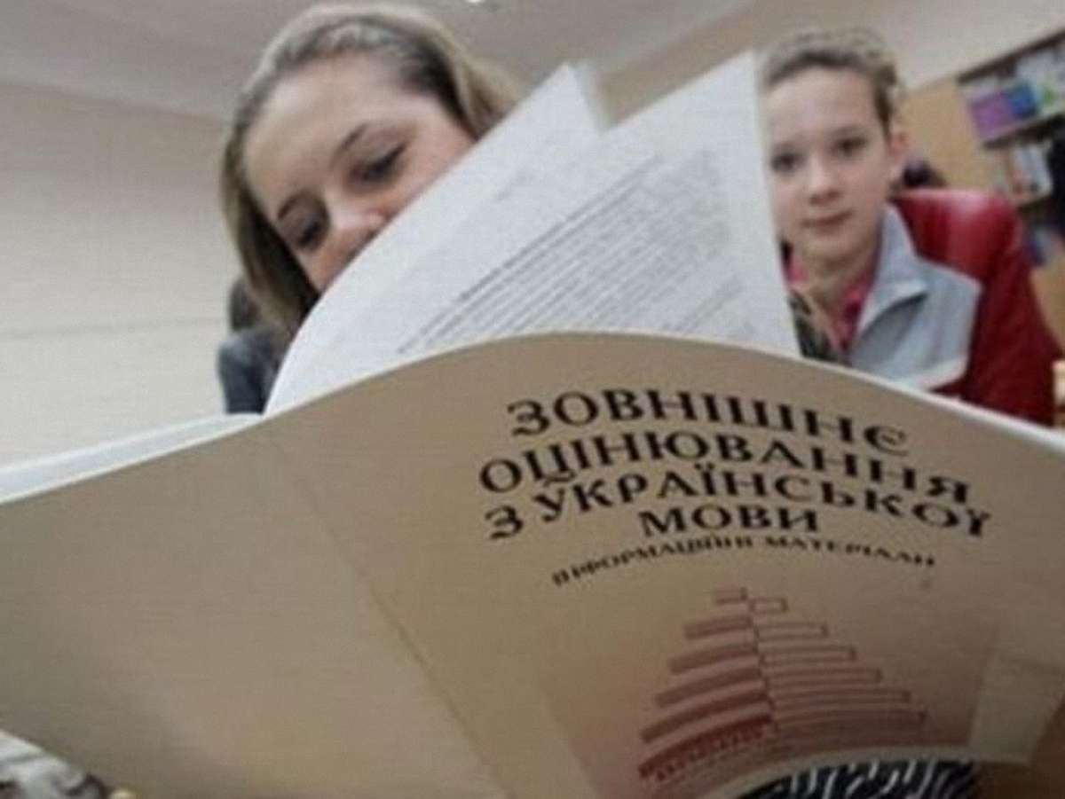Табачник запевнив, що ЗНО не скасують