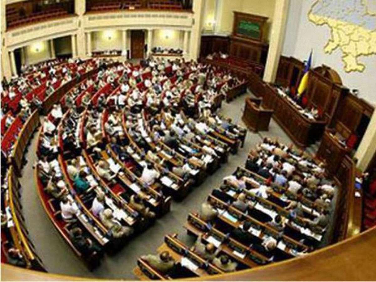 Раді  пропонують урізати витрати на нардепів
