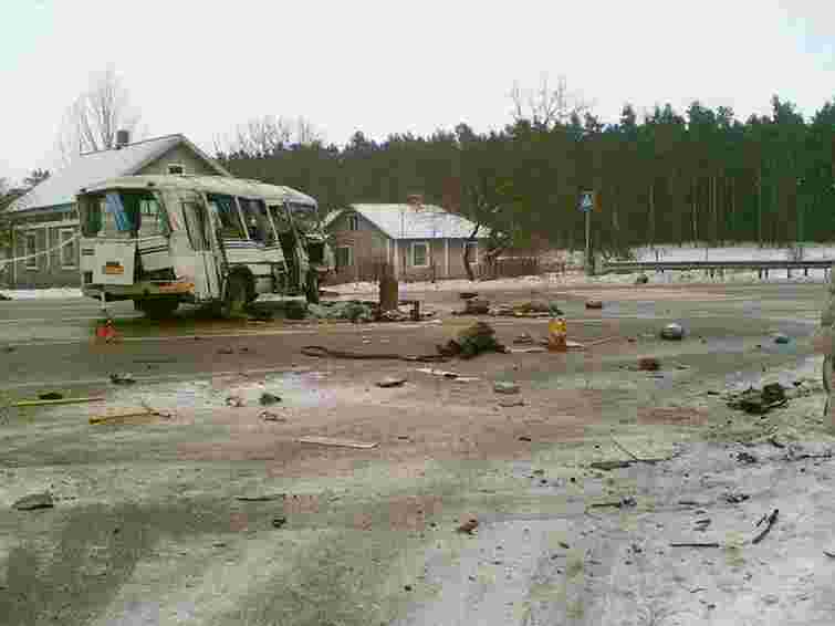 Внаслідок ДТП на Львівщині госпіталізовано 23 особи. Фото
