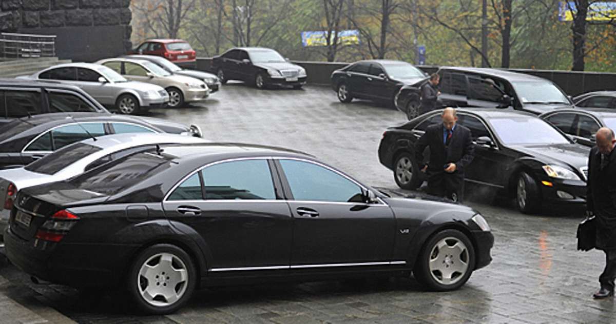 Опозиціонери хочуть оподаткувати дорогі авто, мотоцикли і яхти
