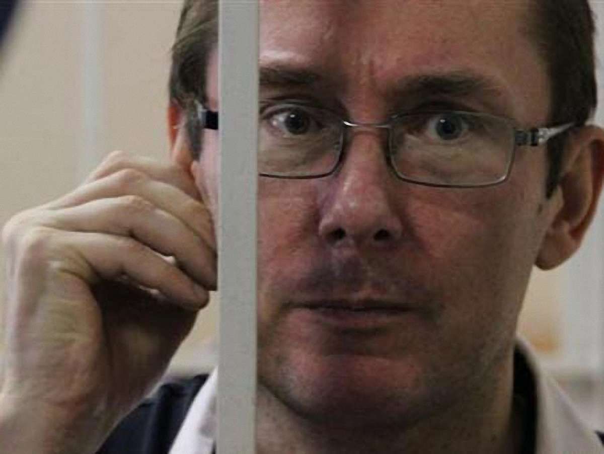 Луценка везуть в київську лікарню