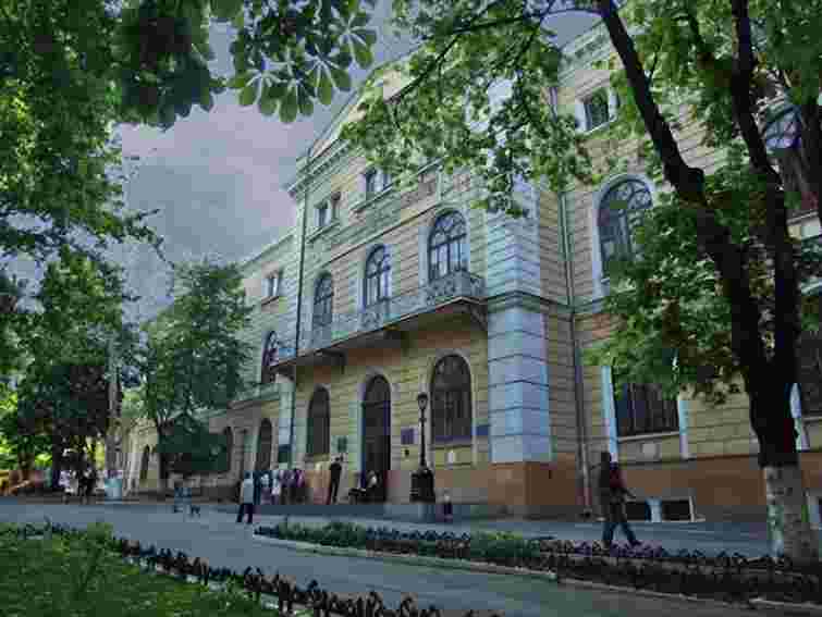 В Одесі загинув 80-річний професор, випавши з вікна університету