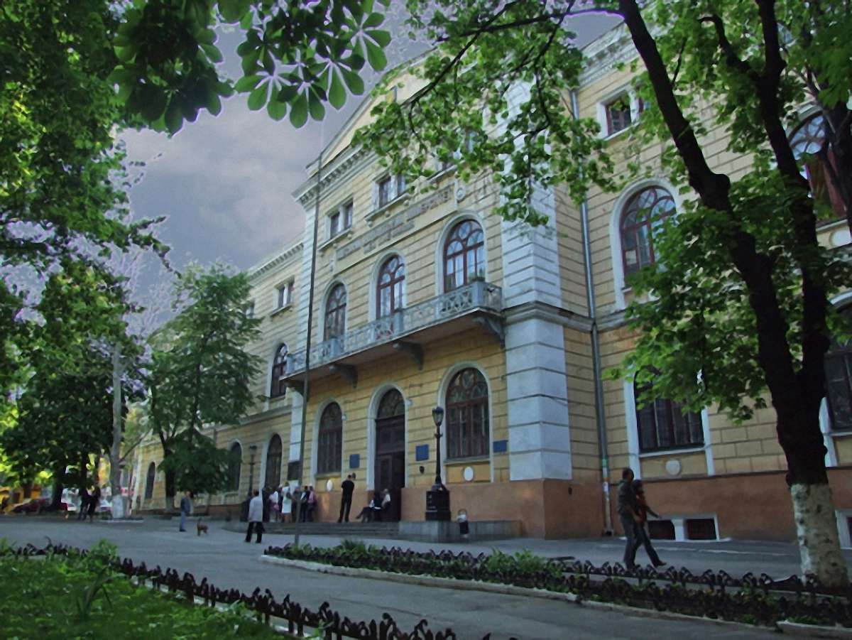 В Одесі загинув 80-річний професор, випавши з вікна університету