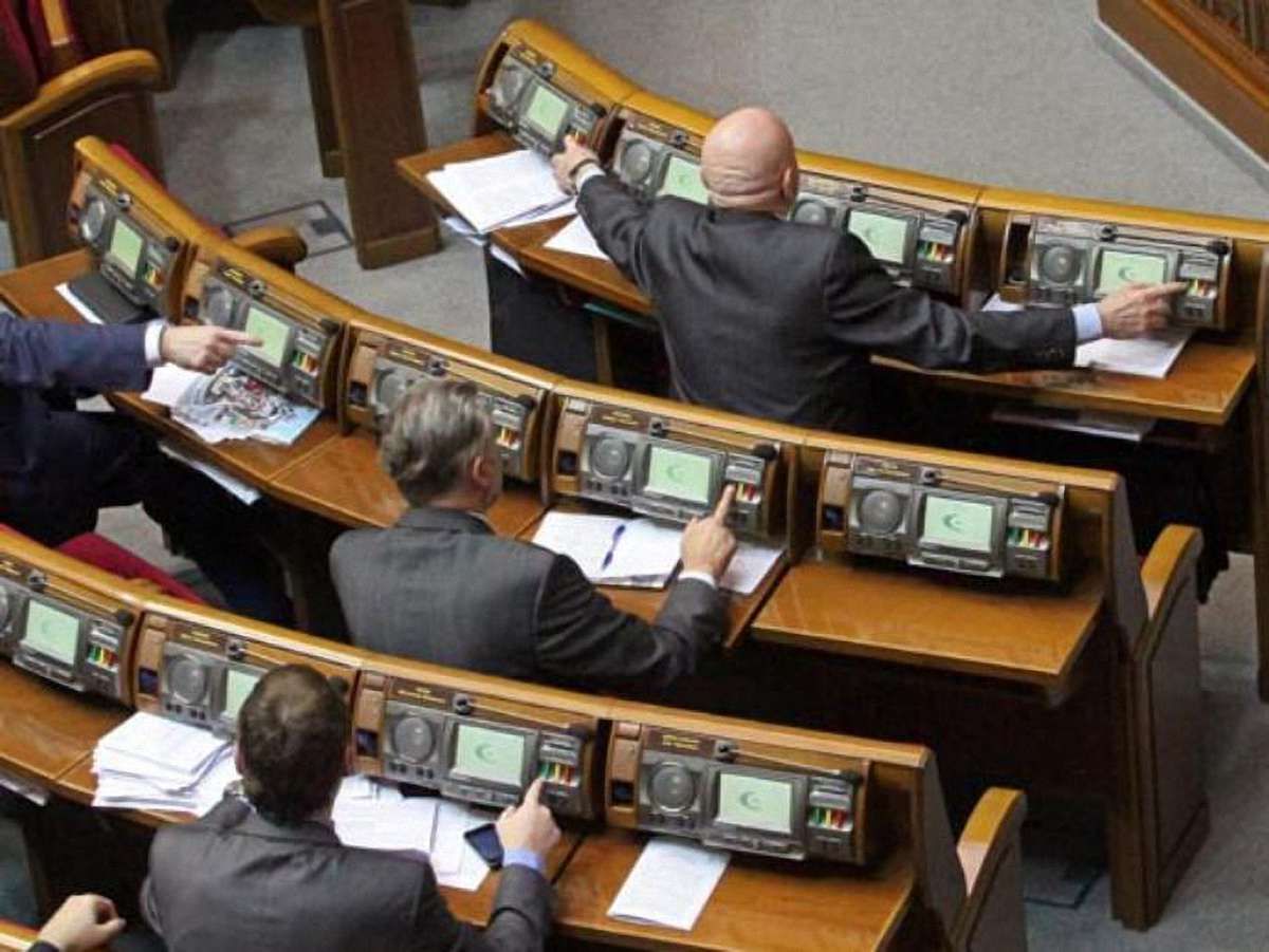 На Рибака та регіоналів-«піаністів» подали до суду