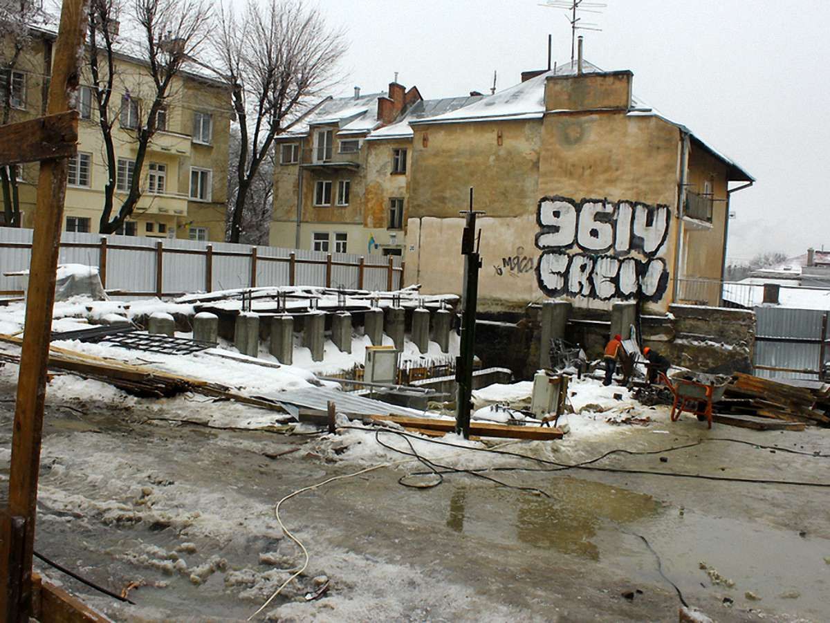 Мешканці вул. Лисенка бояться, що будтехніка пошкодить будинок