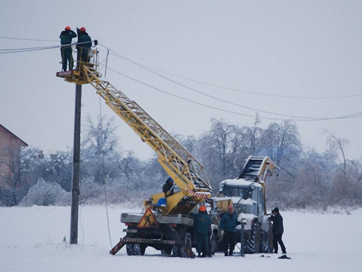 На Львівщині все ще понад 160 сіл не мають світла