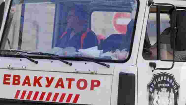 Учора у Львові евакуатори забрали на штрафмайданчик 8 автівок