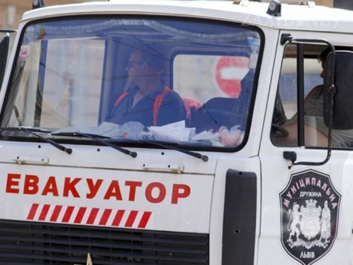 Учора у Львові евакуатори забрали на штрафмайданчик 8 автівок
