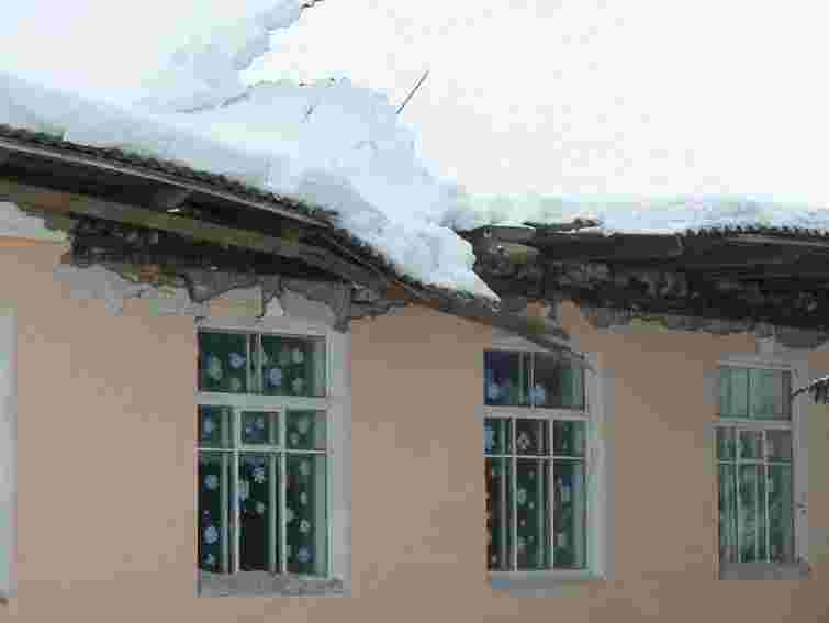 На Тернопільщині через сніг обвалився дах в шкільній їдальні