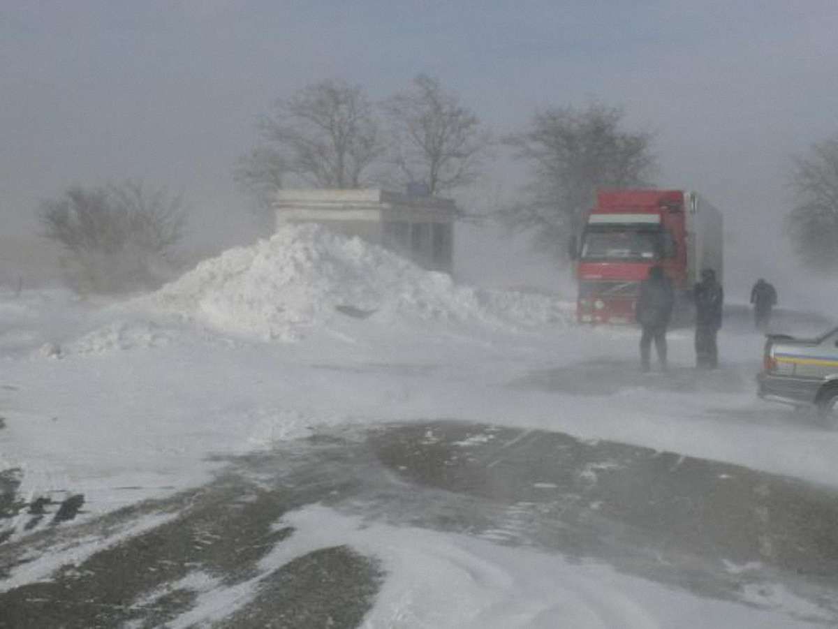 Рух трасою Одеса-Мелітополь-Новоазовськ обмежено через снігопад