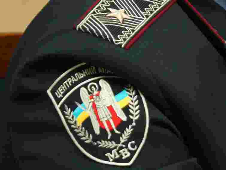 У Львові біля райвідділу міліції знайшли мертвого чоловіка