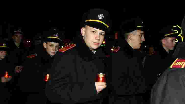 У Львові пам'ять героїв Крут вшанували свічковою ходою
