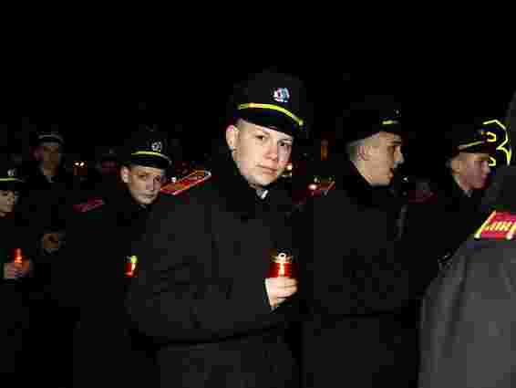 У Львові пам'ять героїв Крут вшанували свічковою ходою