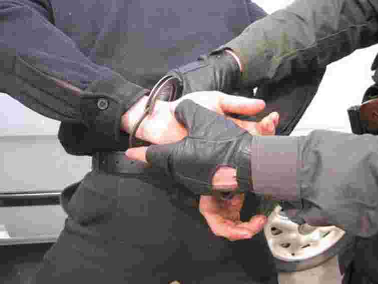 У Тернополі чоловік вимагав у школярів гроші за «покровительство»