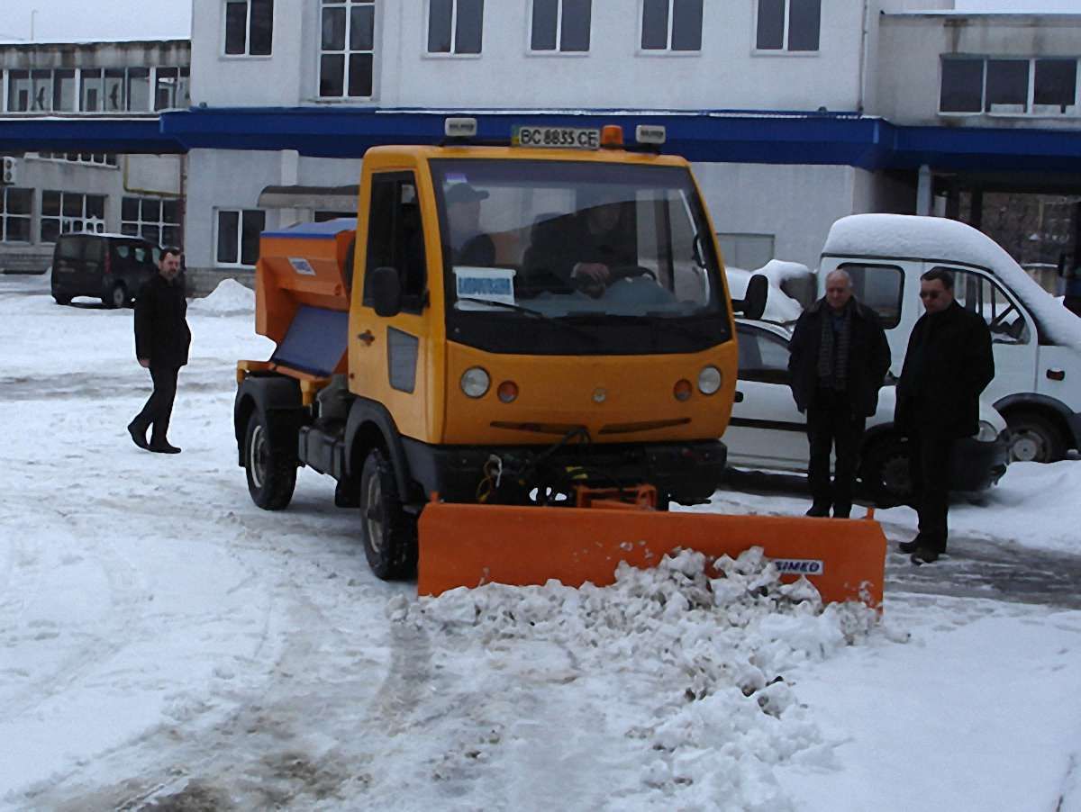 Львівський завод презентував комунальне авто «Електрон»