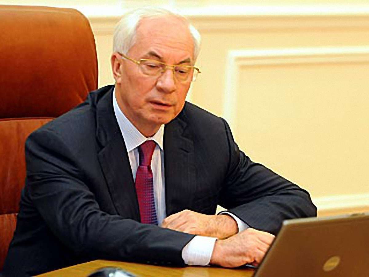 Азаров: Кабмін не придбав жодного дорогого автомобіля за 3 роки
