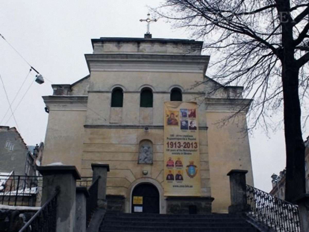 У Львові в зоні ЮНЕСКО з храму зняли банер, що висів без погоджень