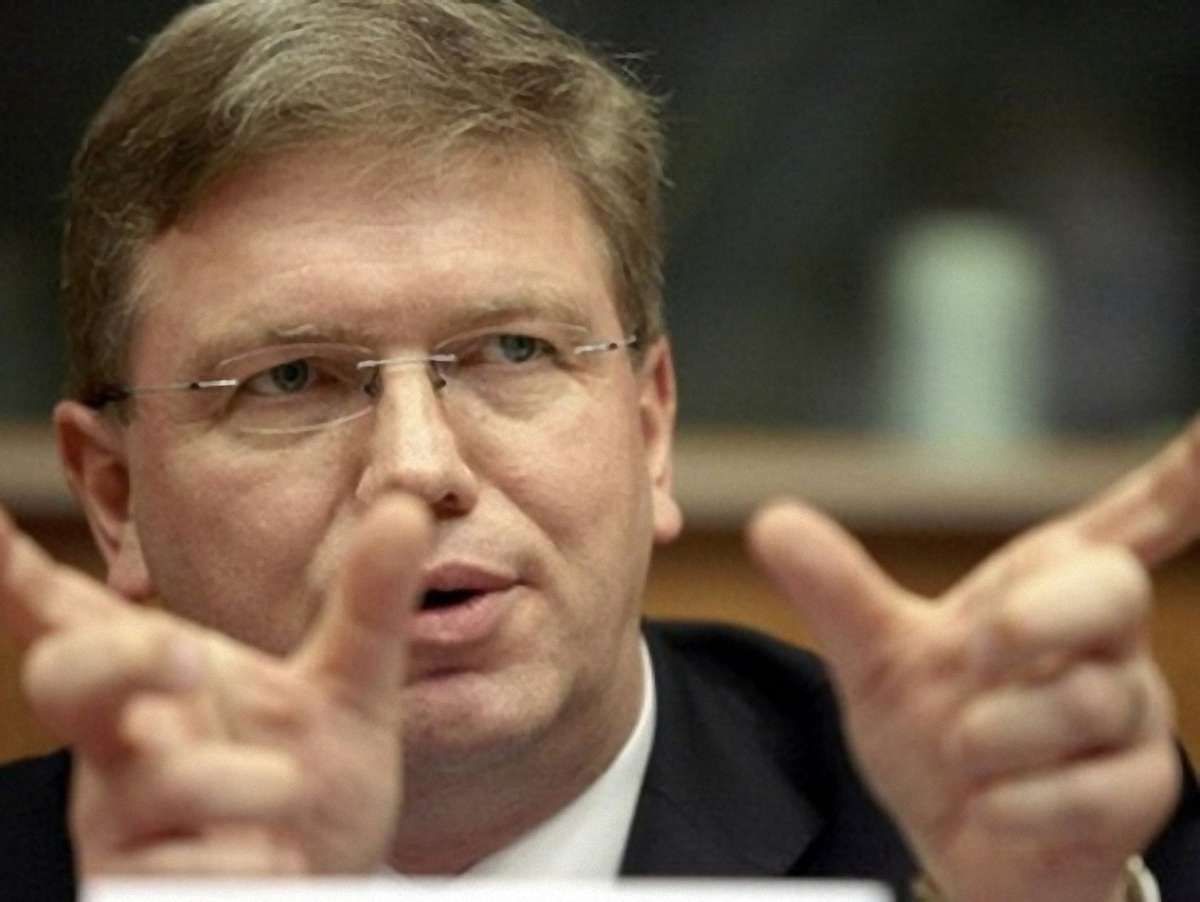 Фюле дав Україні час до листопада