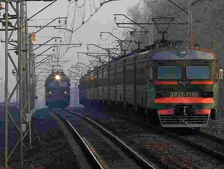 Потяг Львів-Чернівці збив 55-річного чоловіка