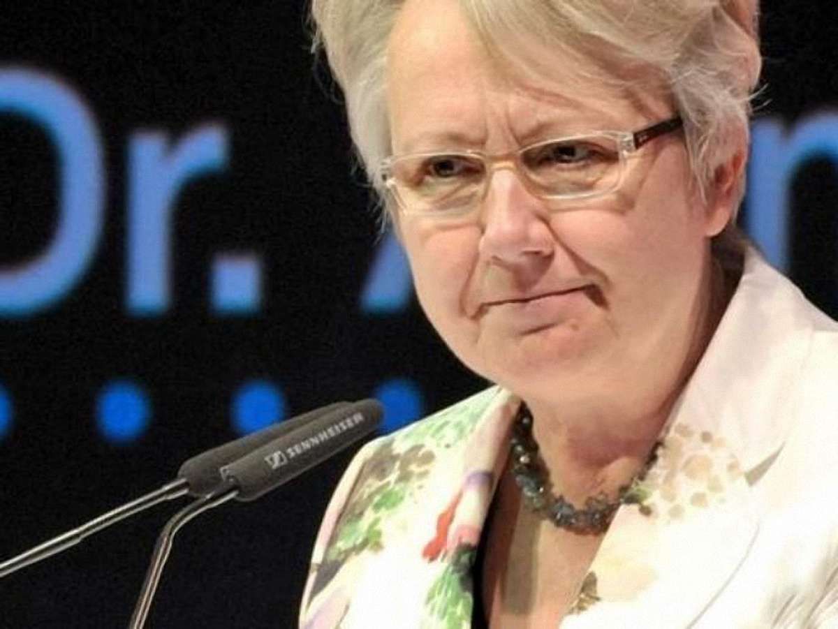 Міністр освіти Німеччини подала у відставку через звинувачення в плагіаті