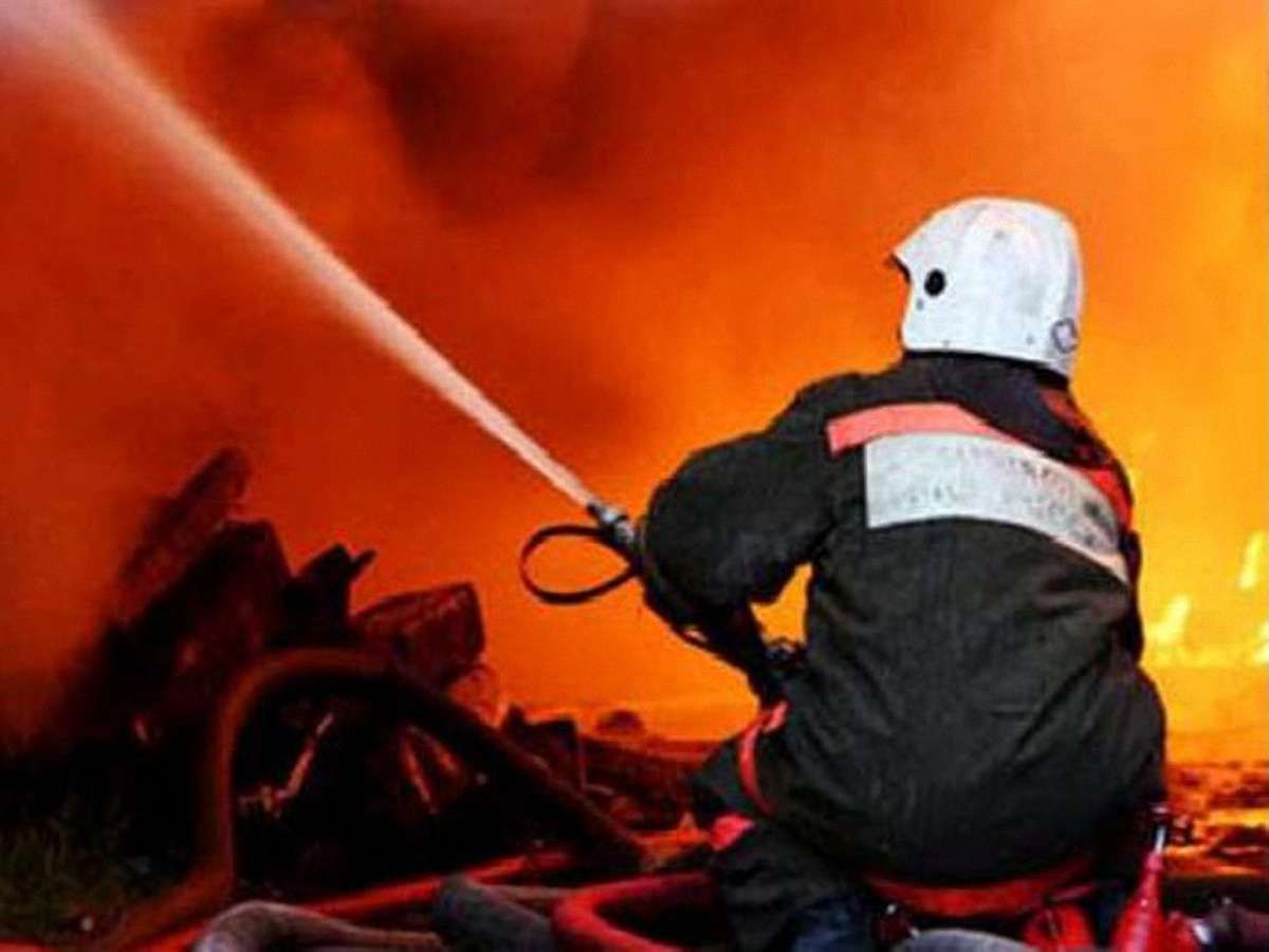 У Дніпропетровську горів торгівельний комплекс