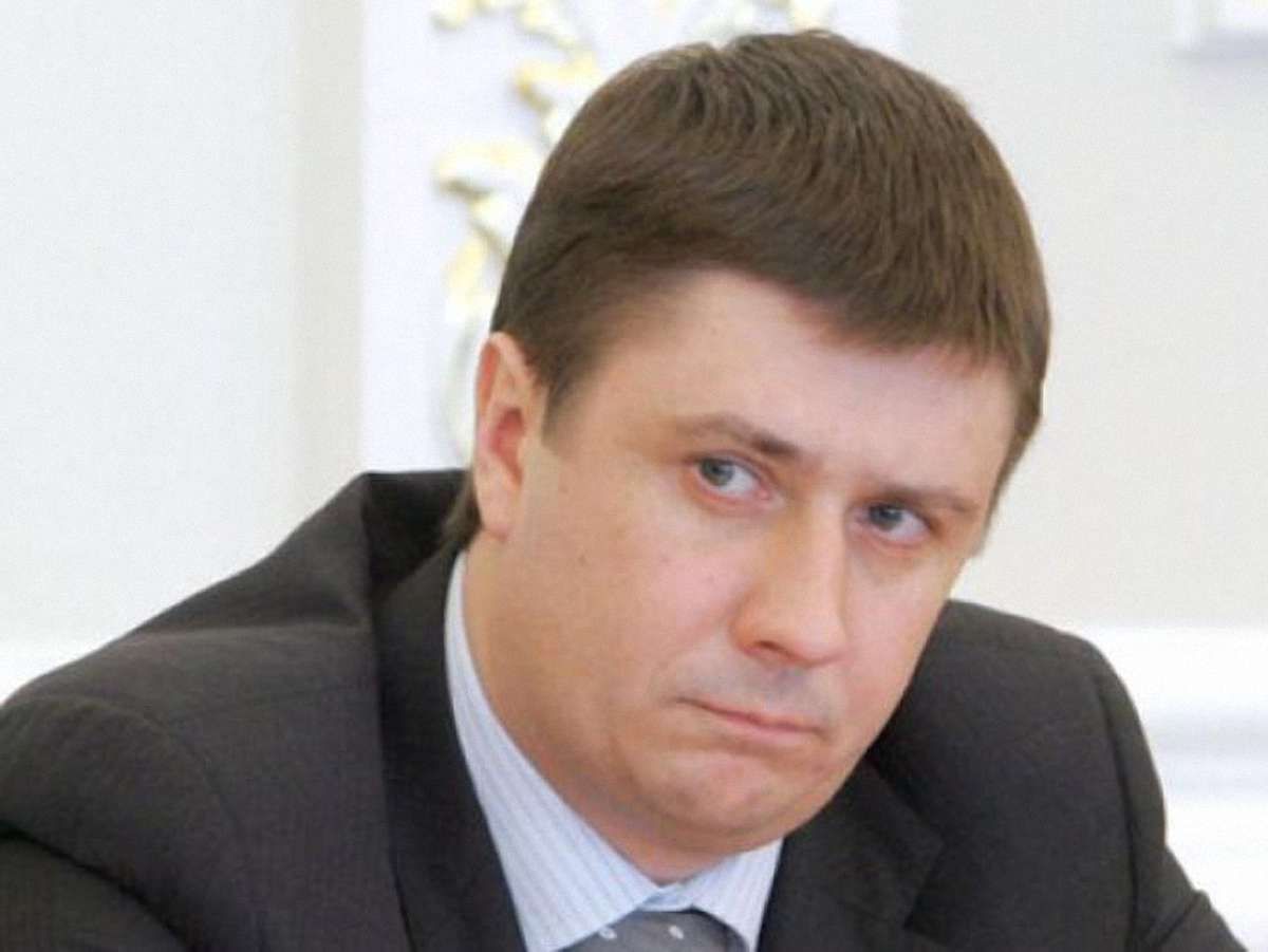 Від Азарова вимагають не скасовувати пільги для українських видавців