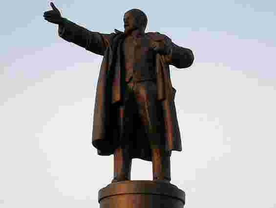 У Херсоні зруйнували пам’ятник Леніну