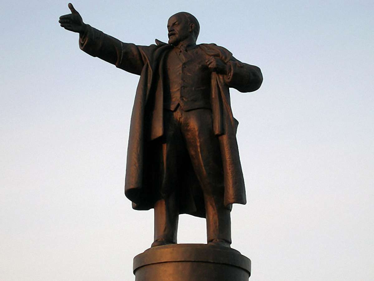 У Херсоні зруйнували пам’ятник Леніну