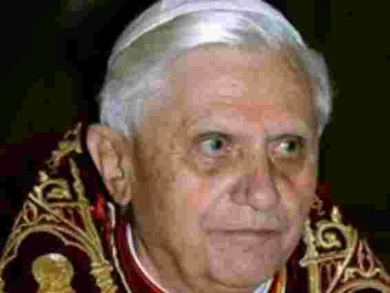 Бенедикт XVI іде з престолу через «нестачу сил». Текст звернення