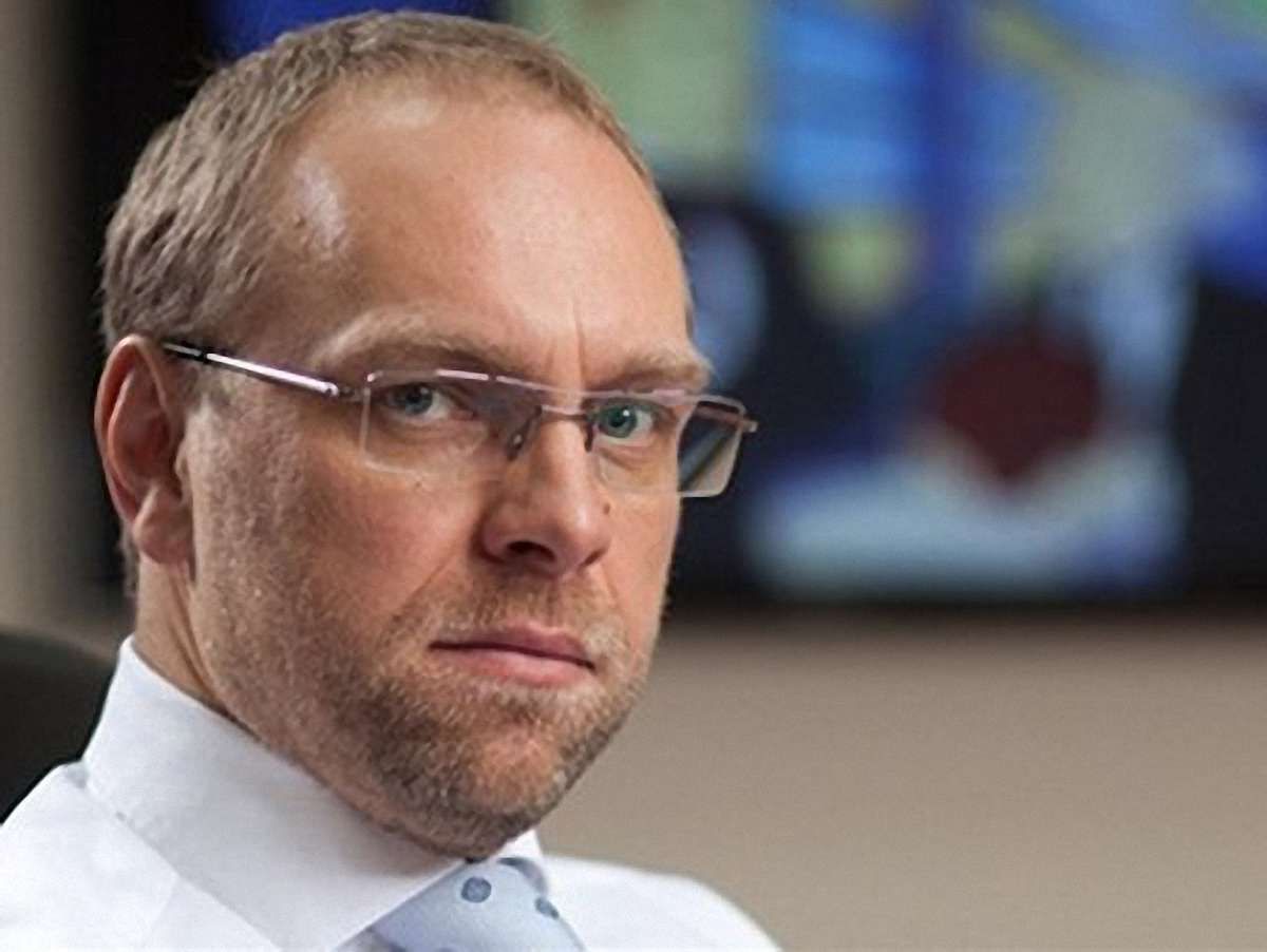 Власенко каже, що за ним стежать «ведмеді» і його хотіли отруїти 