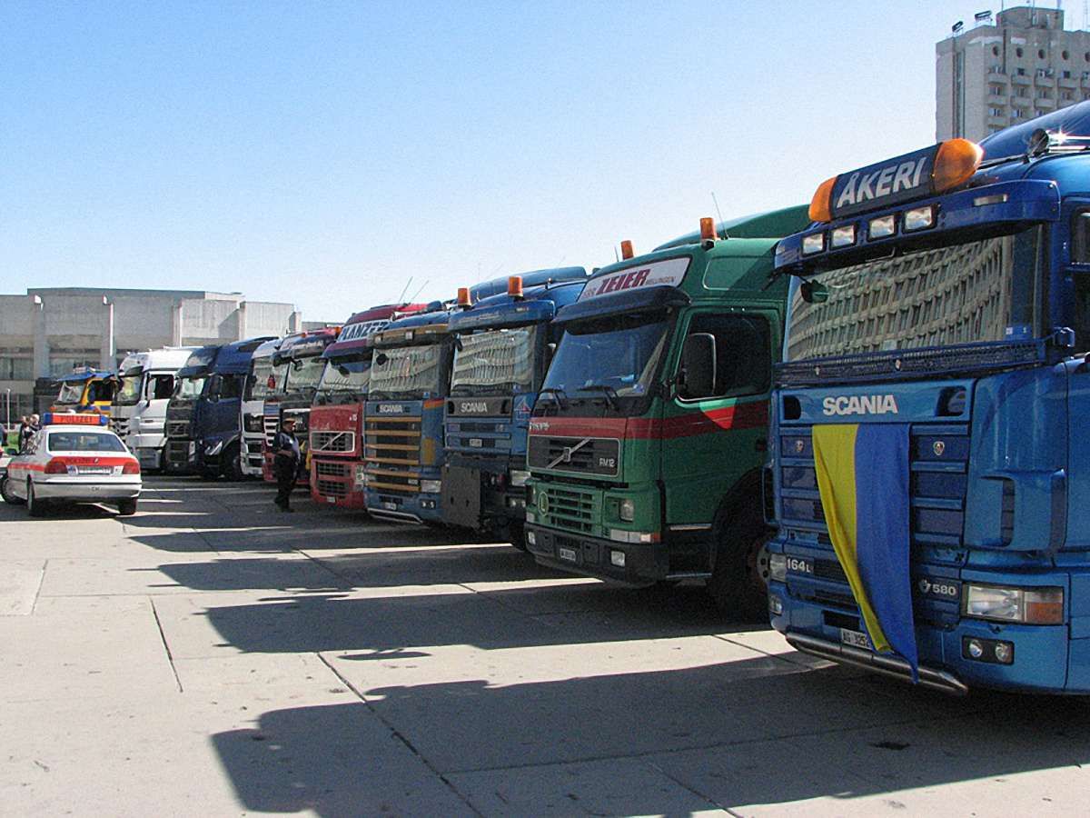 Благодійні фонди з осені чекають на розмитнення «гуманітарки»