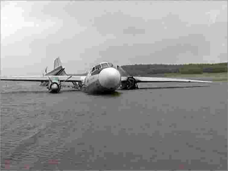 В аварії літака у Донецьку 4 особи загинули, доля двох - невідома