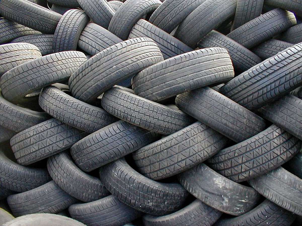 В Україну не пустили понад 15 т уживаних шин 
