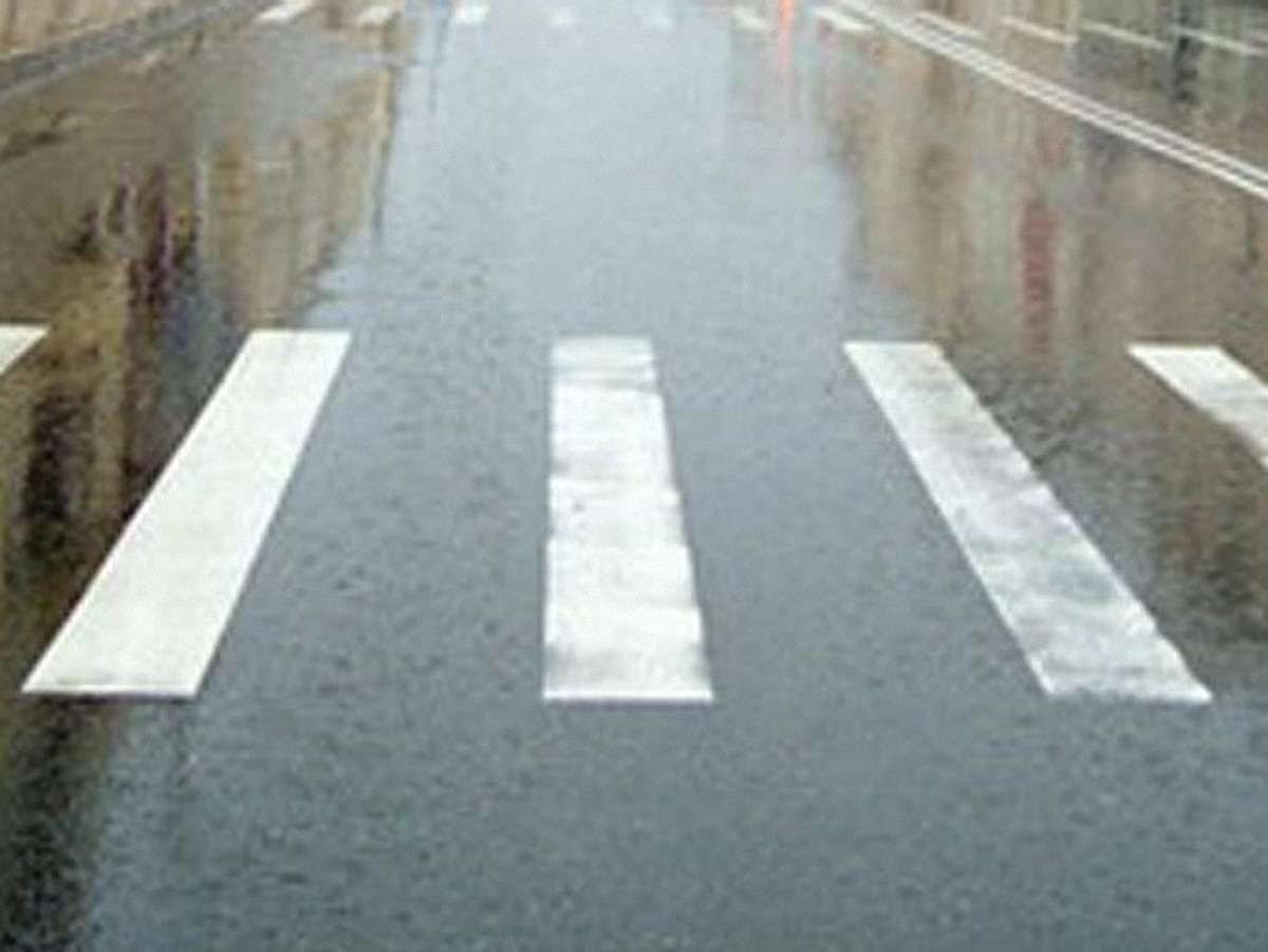 У Львові жінка-водій збила на переході дівчину