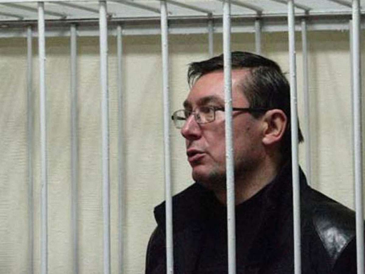 Луценко: Януковичу євроінтеграція потрібна як голому медаль