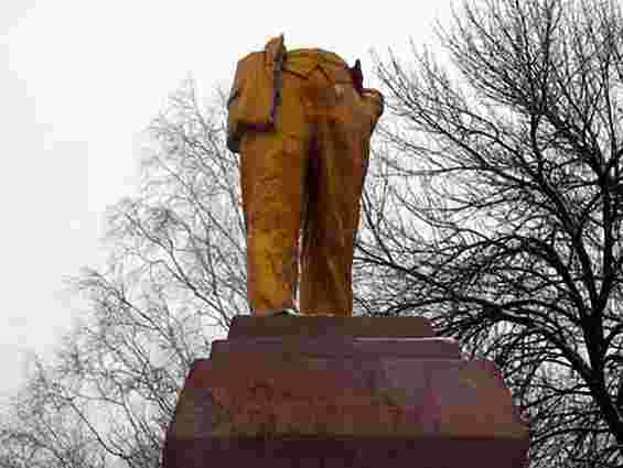 МВС: На Сумщині «свободівці» зруйнували пам’ятник Леніну