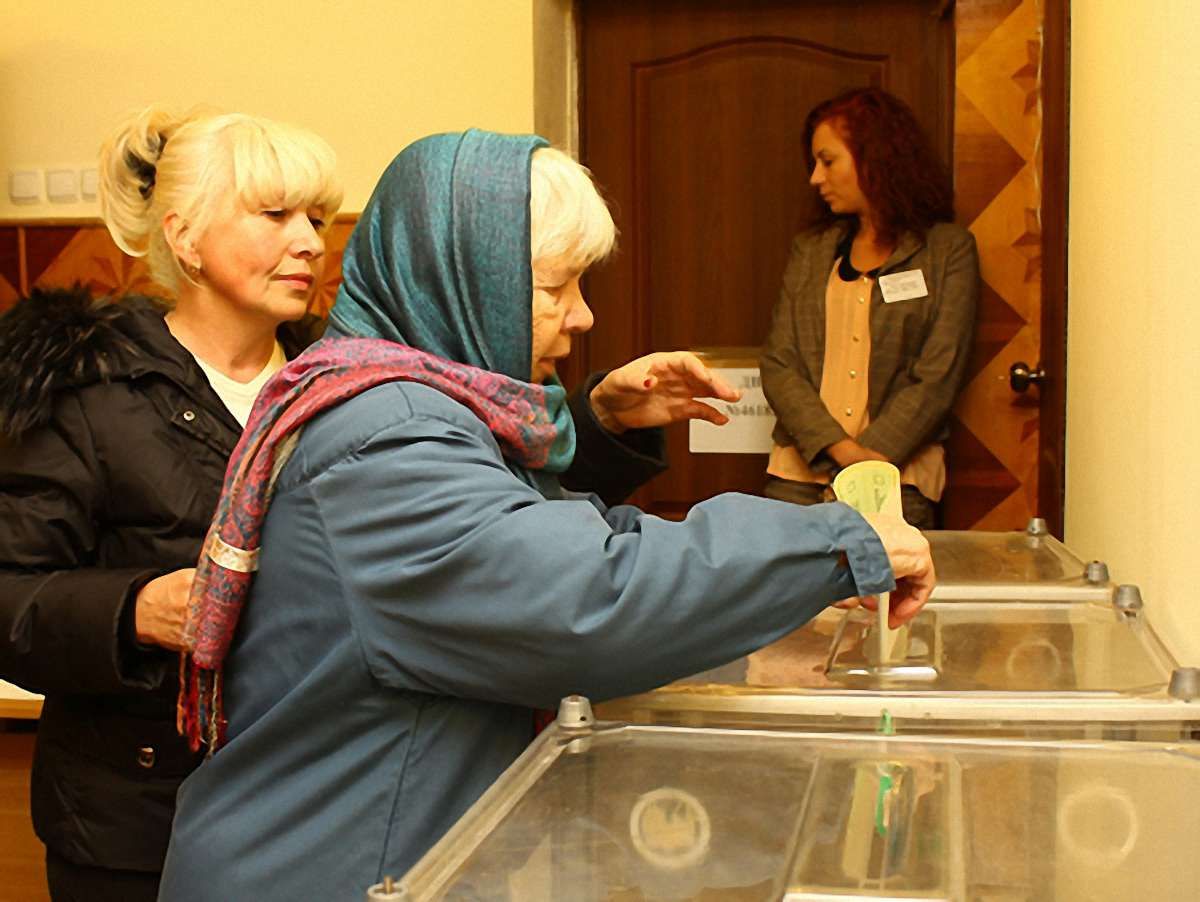 Вибори до Волинської облради: на дільницях мерзнуть спостерігачі