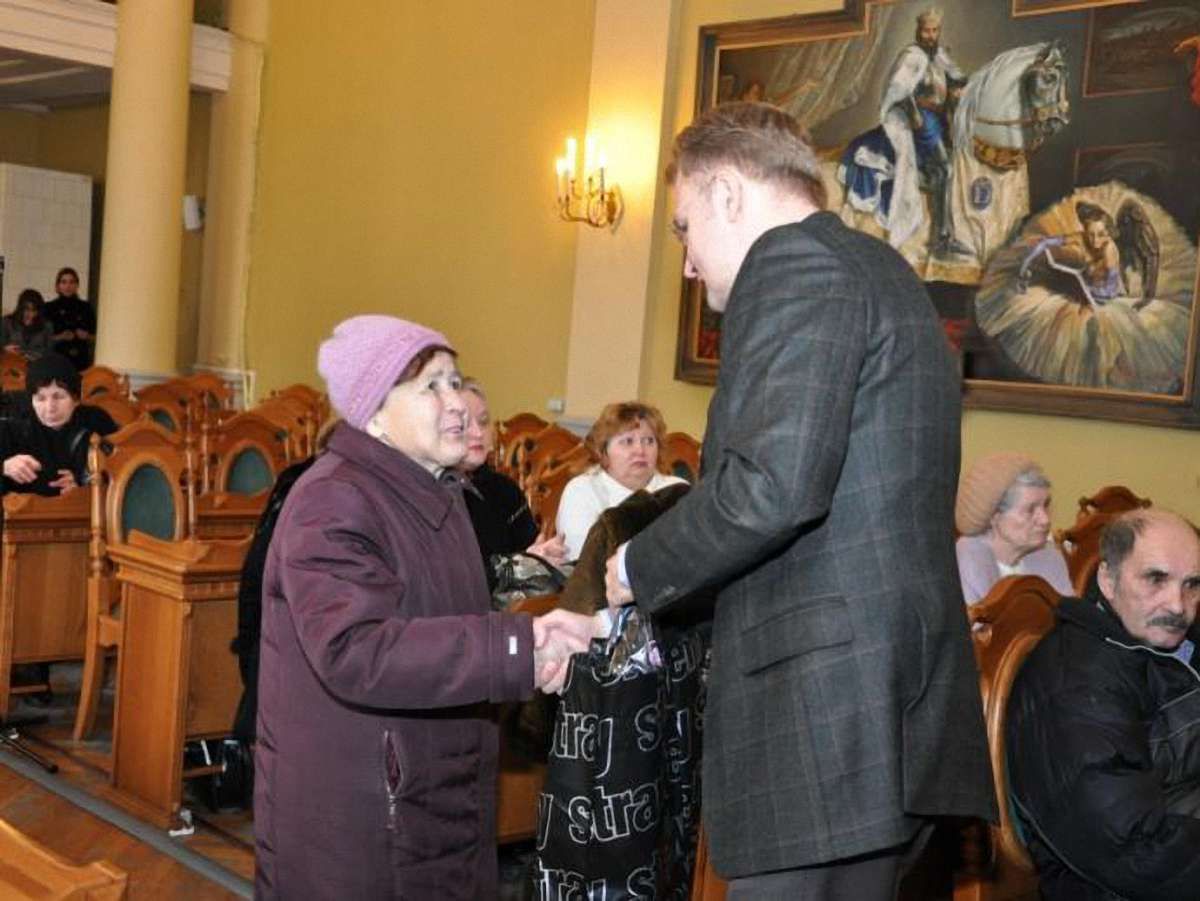 У Львові рідним загиблих афганців вручили подарунки