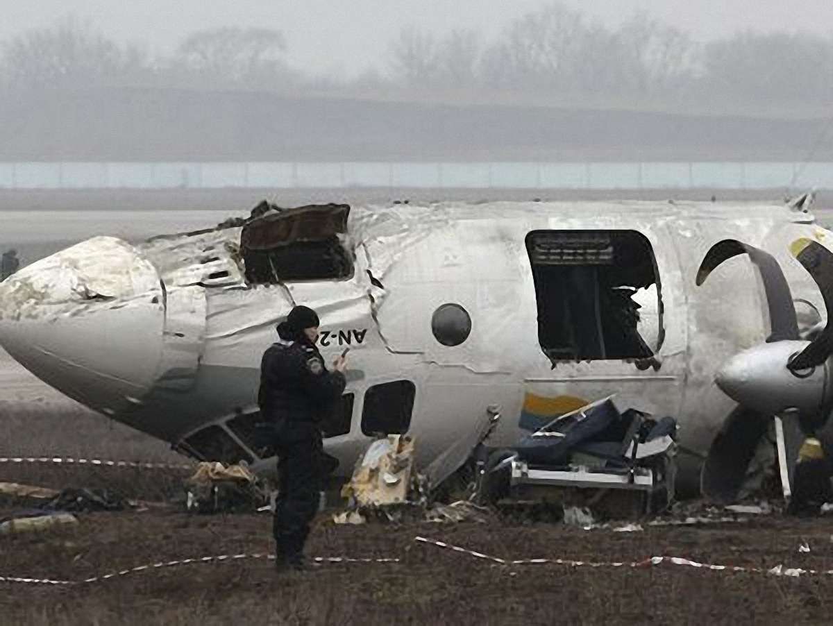 У лікарнях Донецька ще залишаються троє членів екіпажу АН-24