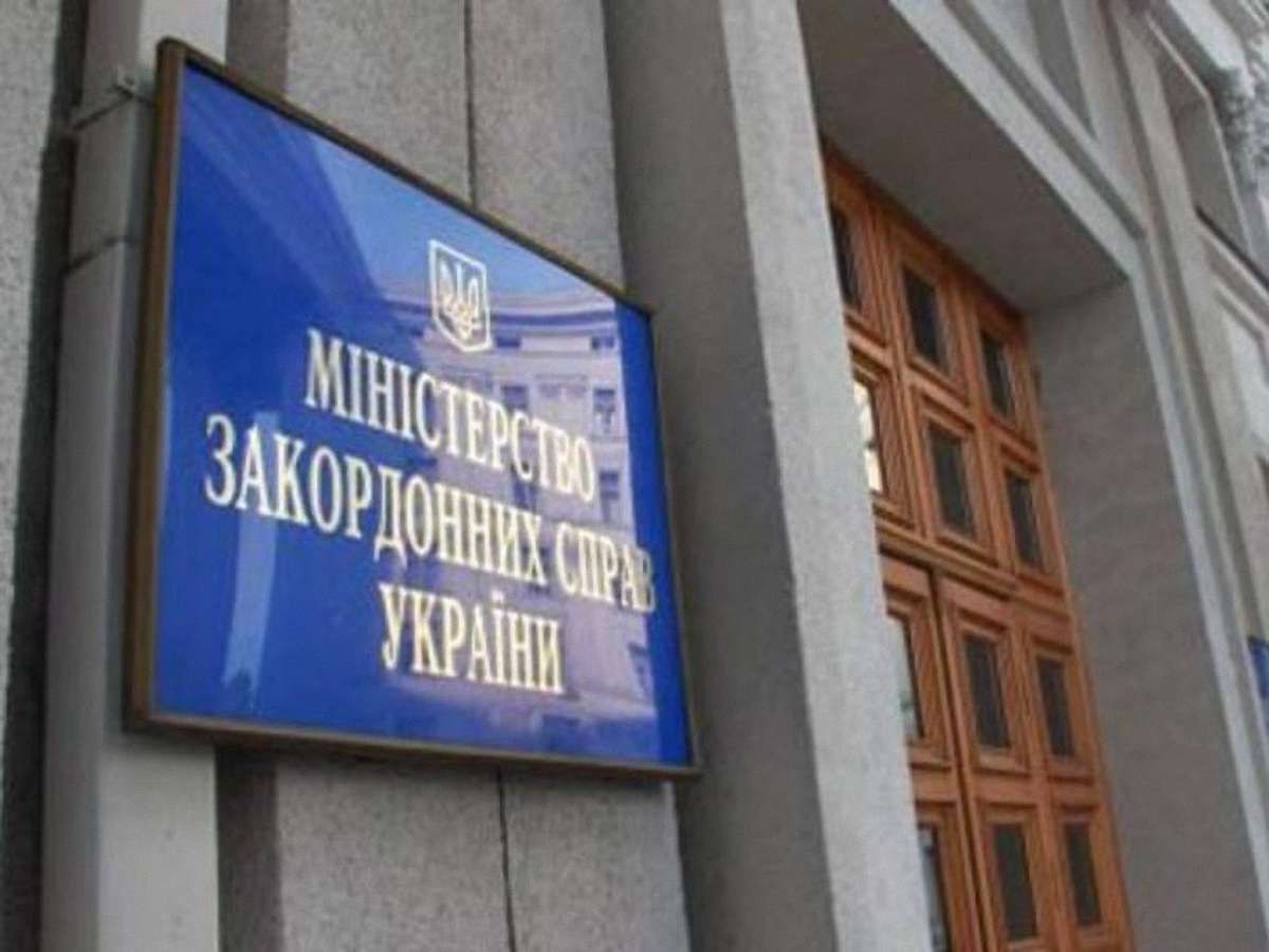 Трьох українців, яких захопили в полон пірати, звільнено, – МЗС