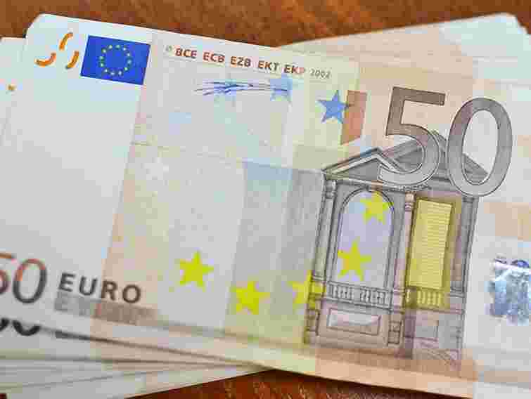 На Львівщині затримали чоловіка з фальшивими €900 