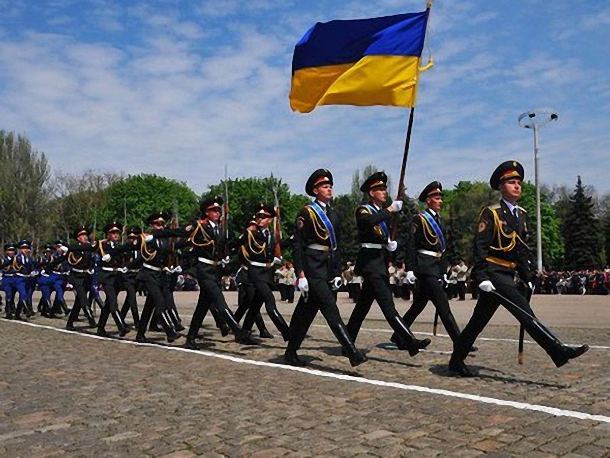 Міноборони обіцяє контрактникам житло і безкоштовне навчання  