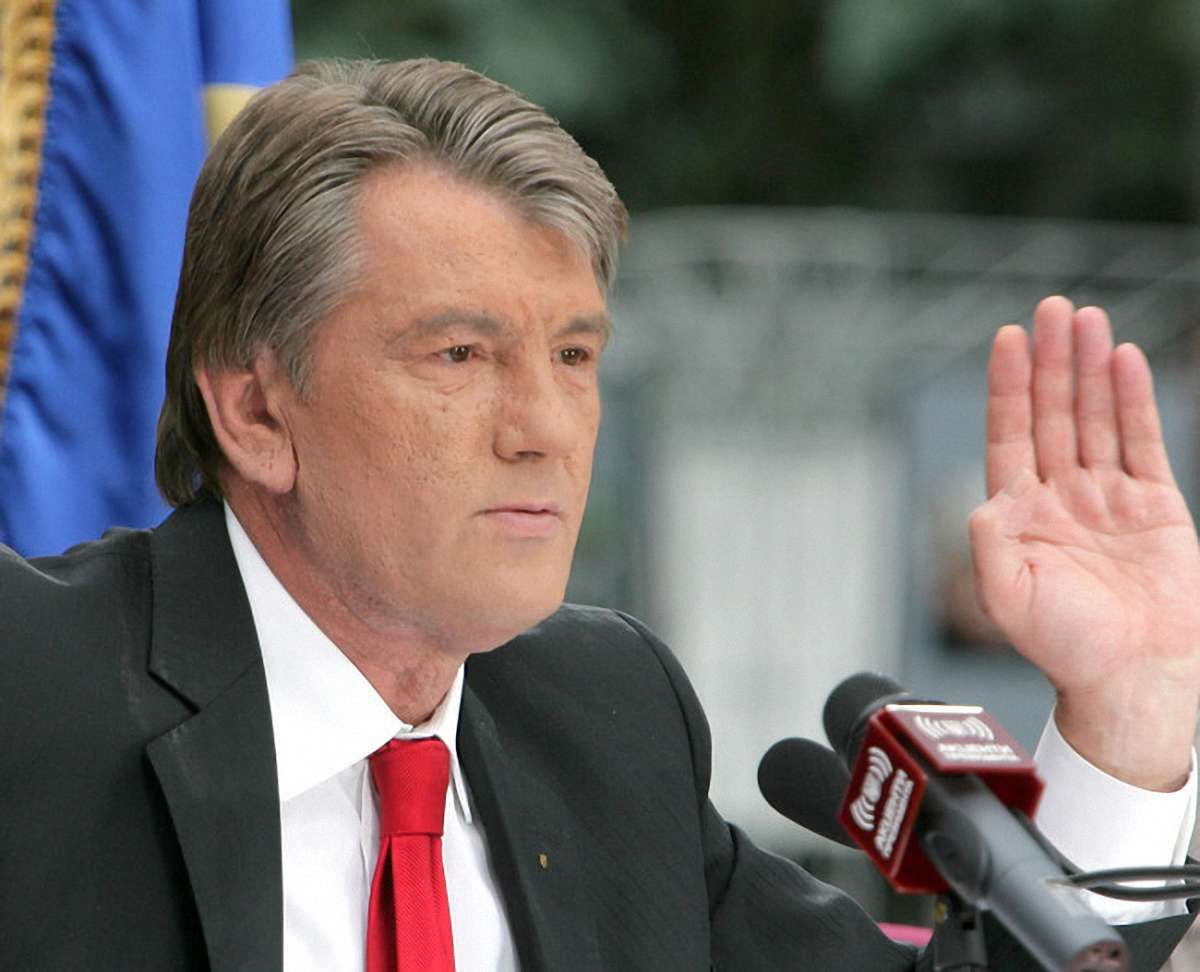 Ющенко запевняє, що не брав грошей у регіоналів