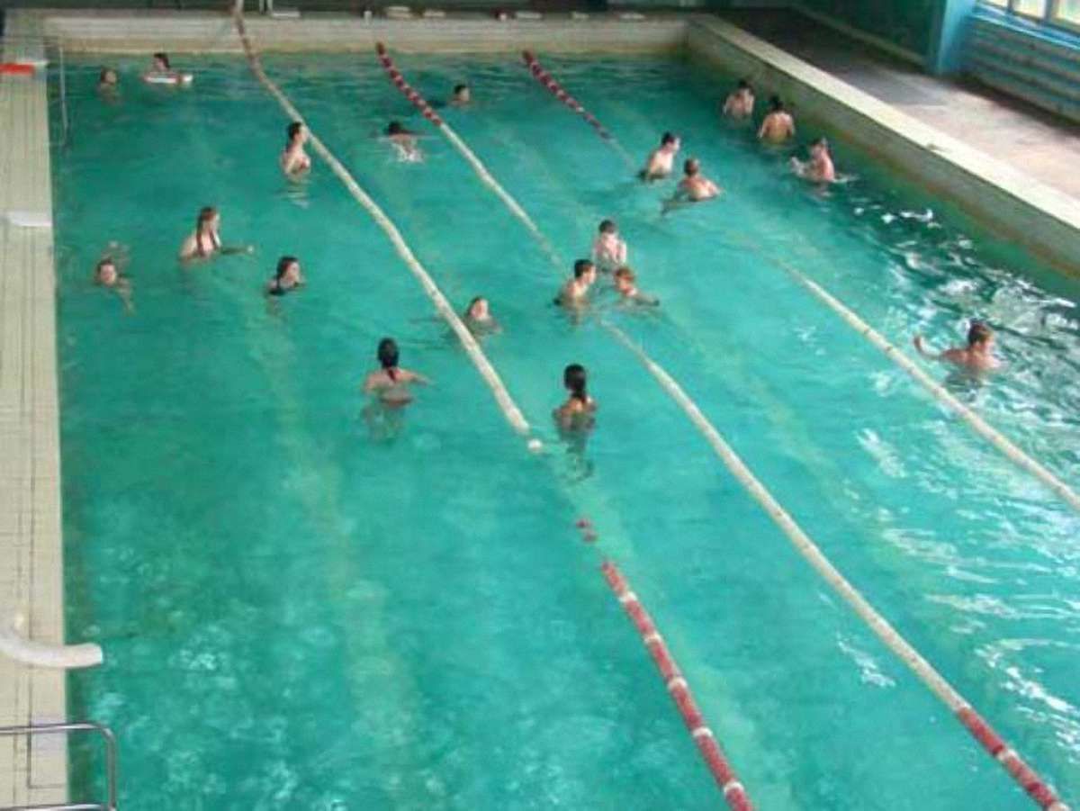 Табачник хоче, аби всі школярі навчилися плавати