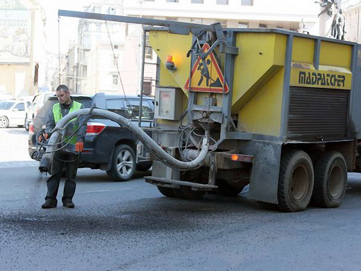 Укравтодор звітує, що вже залатав ями на 91% доріг 